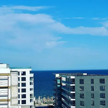 Apartment By The Pool And Sea *