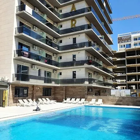 By The Pool And Sea Apartamento