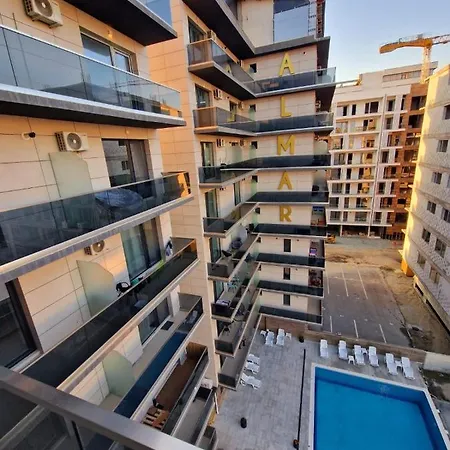 By The Pool And Sea Apartment